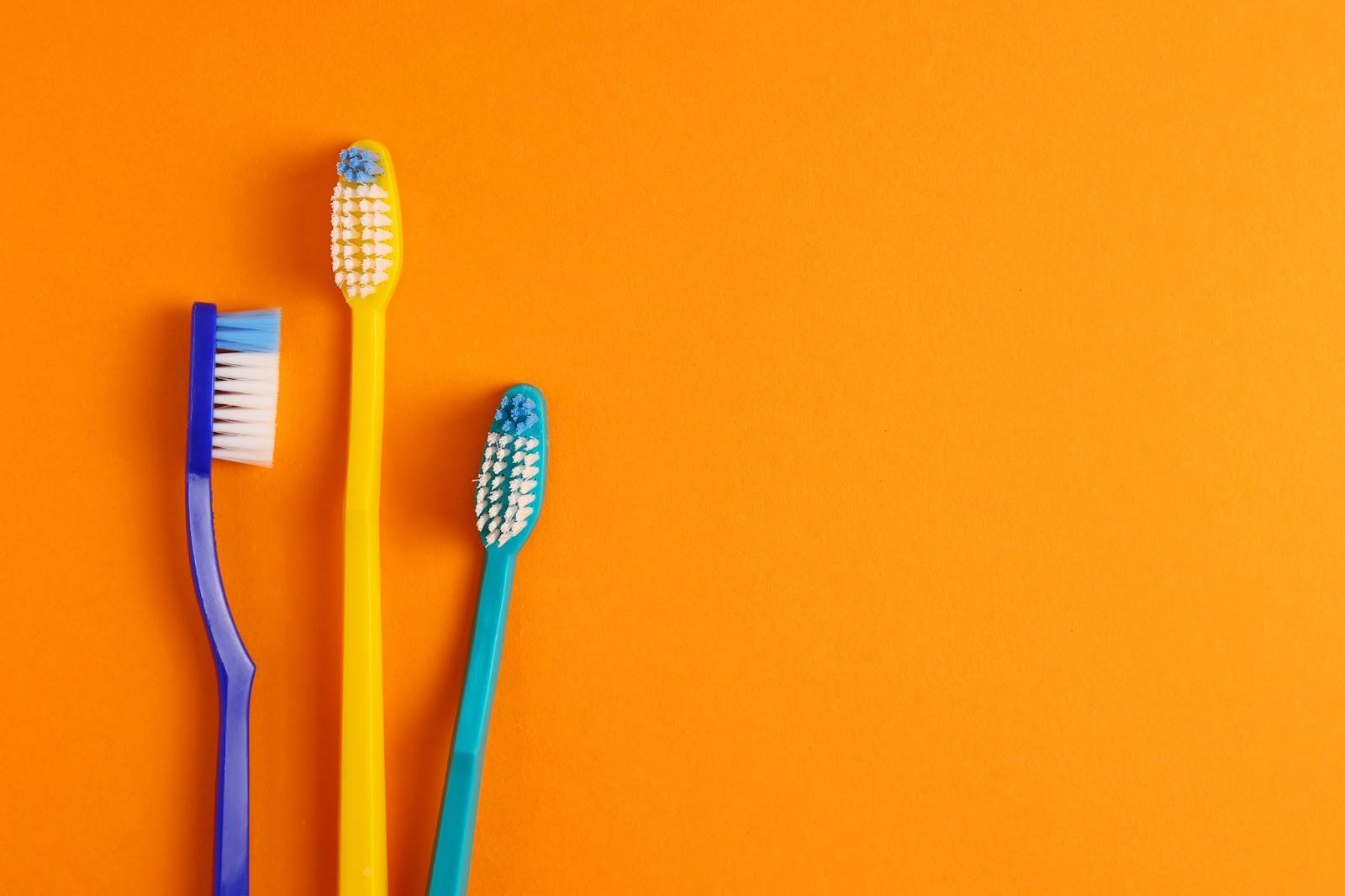 ホワイトニング後の歯磨きはいつから？タイミングと白さを保つケアの秘訣