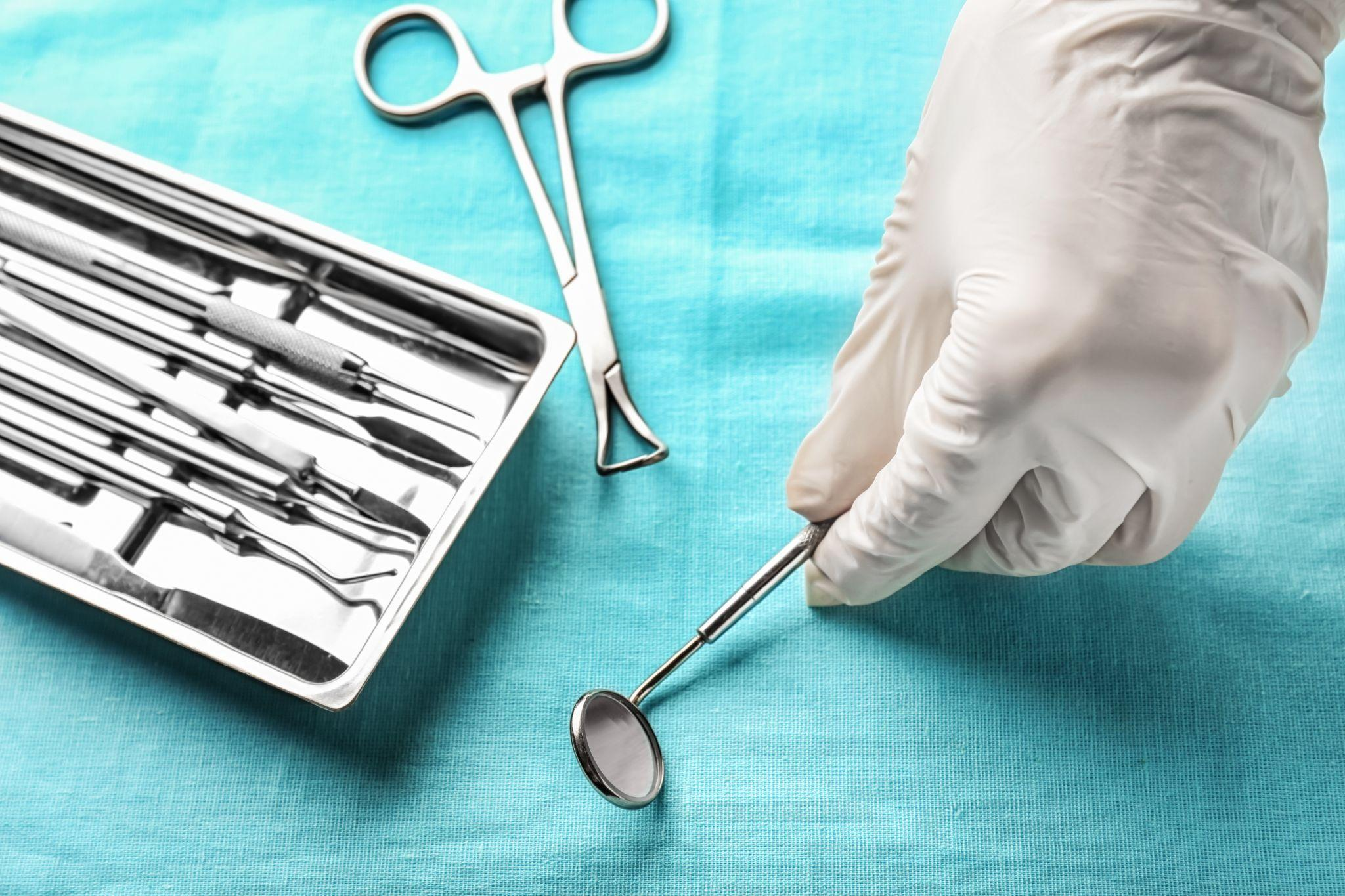 受け口は手術が必要？治療法の種類・費用・放置のデメリットなど紹介