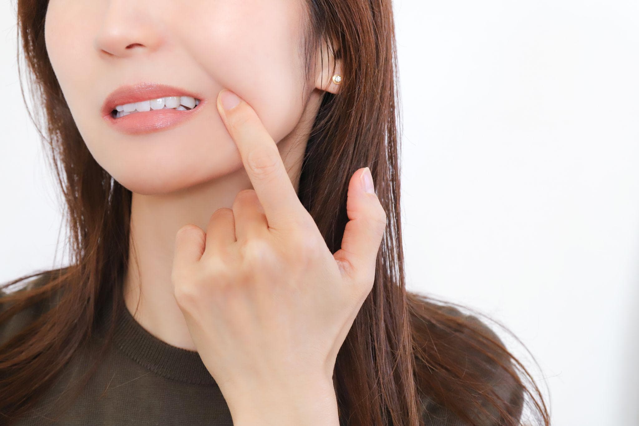 八重歯の矯正は必要？噛み合わせへの影響から治療法・費用まで解説