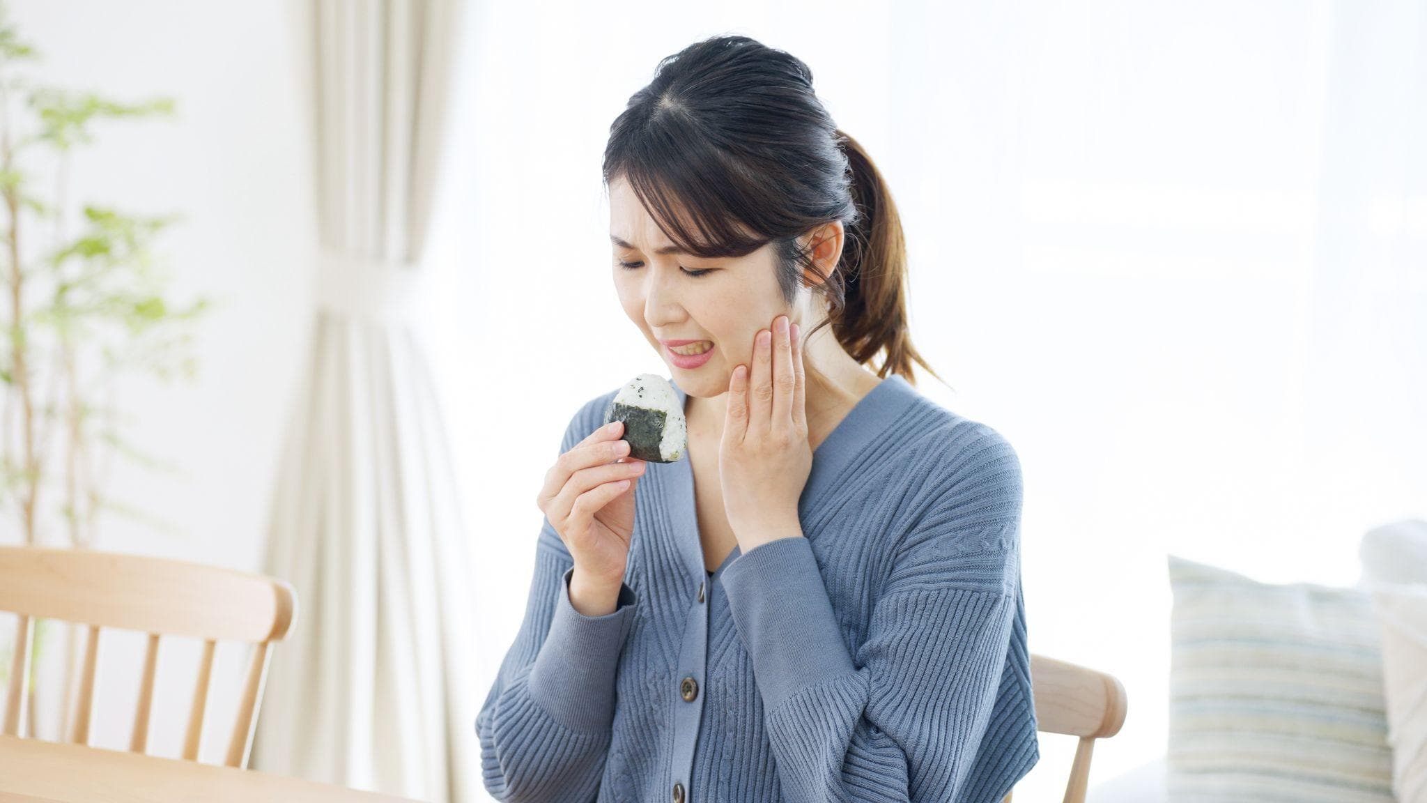 矯正中の口内炎はなぜできる？原因・対処法・予防策を解説