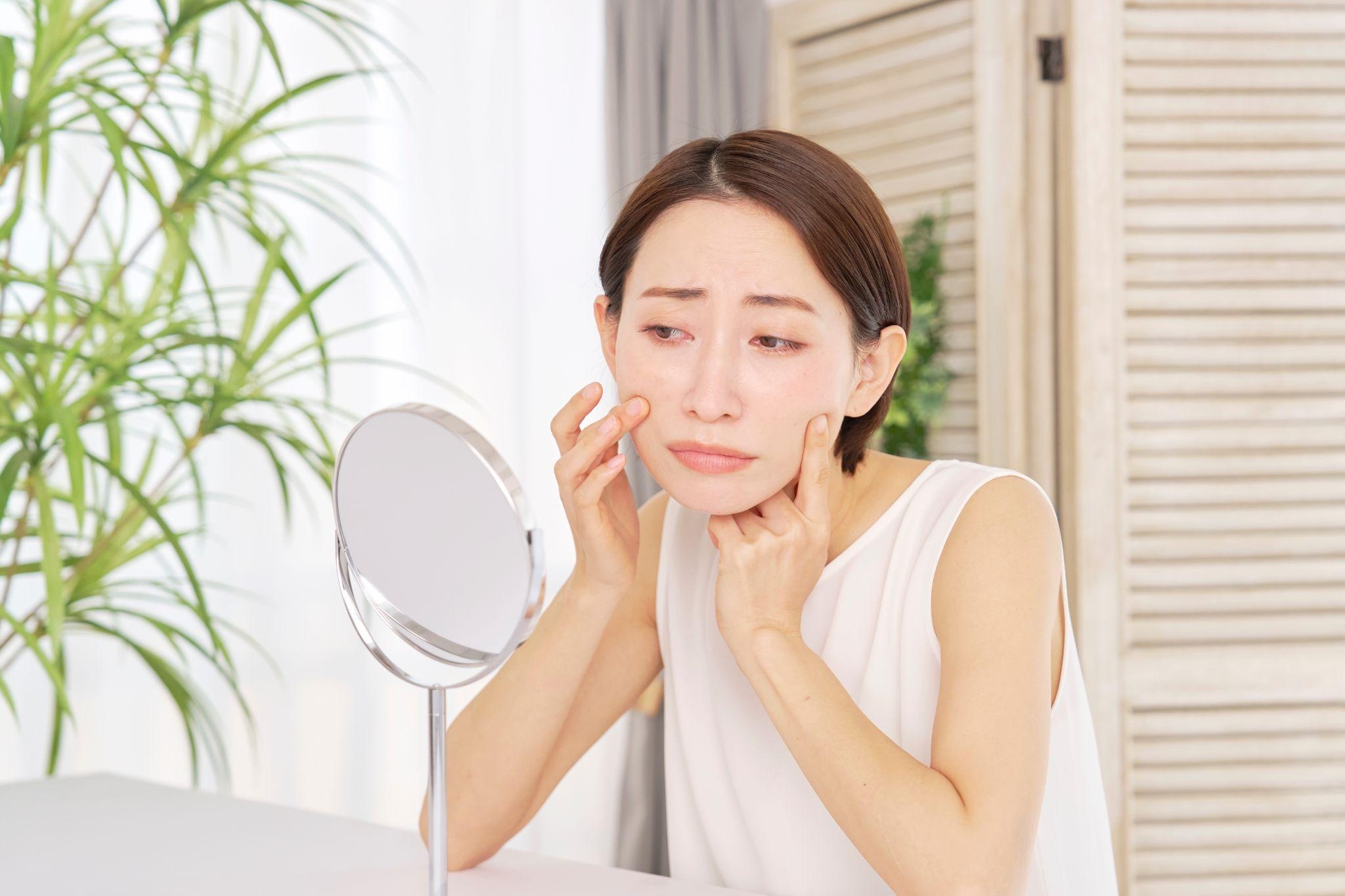 歯列矯正でほうれい線は深くなる？目立つケース・目立たないケースを矯正認定医が解説
