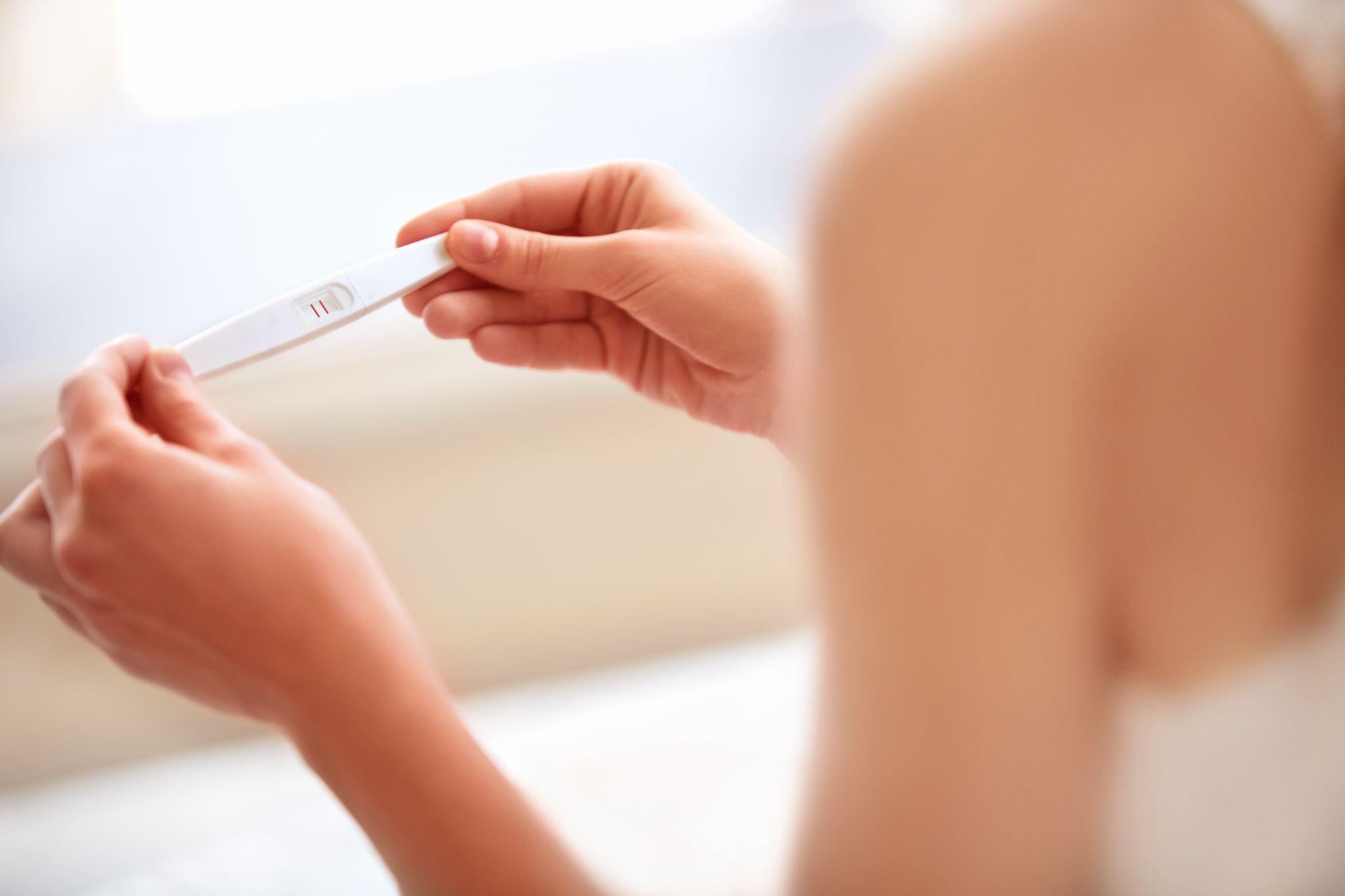 矯正中に妊娠が発覚したら？治療の継続・中断の判断と時期別の注意点