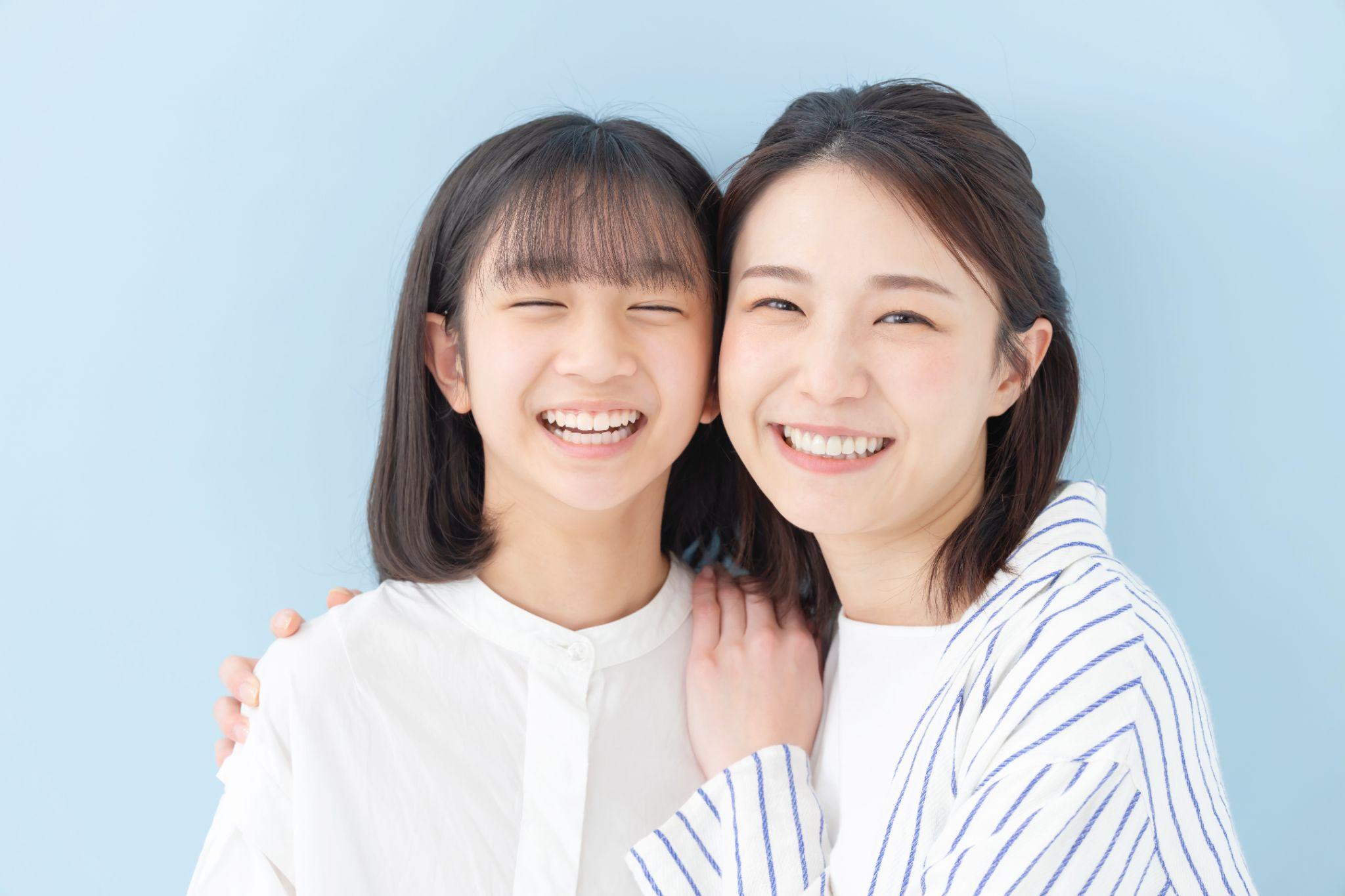前歯の生え変わり期に起きやすい変化と、見守ってよいケース