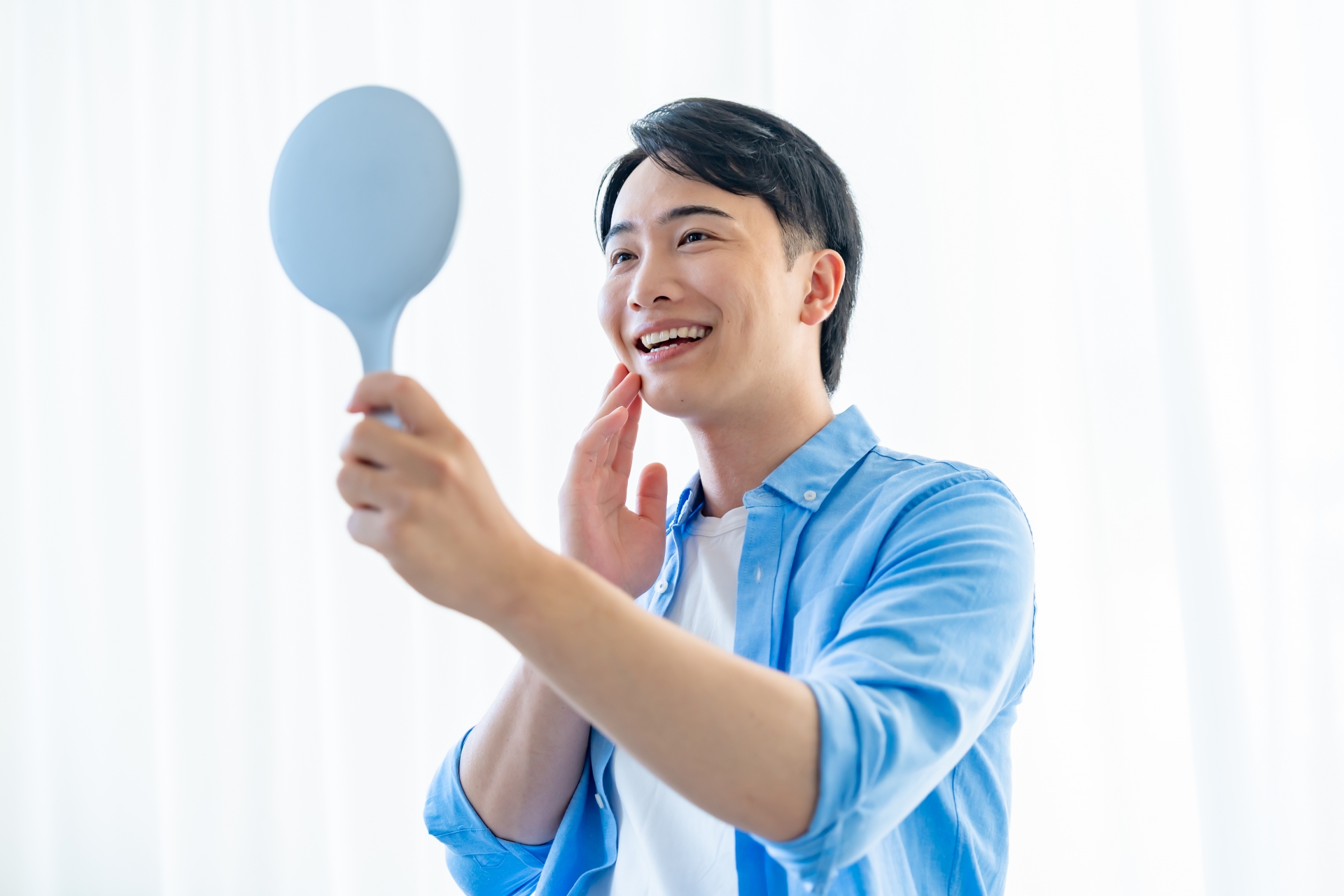 大人になって歯列矯正しても遅い？治療方法についても解説